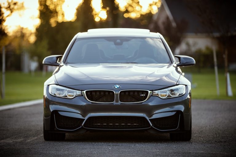 BMW hrozí požár