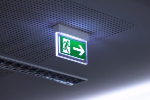 Co musí splňovat požární dveře na pracovišti?