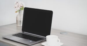 Domácí kancelář, která podporuje soustředění i styl