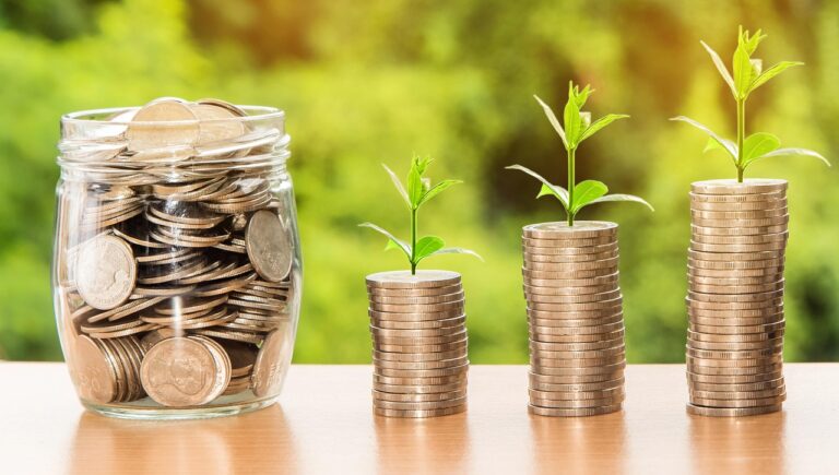 Peníze a investiční portfolio pro srovnání brokerů