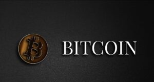 Zlatá Bitcoin mince symbolizující kryptoměnovou investici