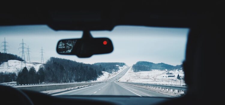 Auto připravené na dlouhou cestu po dálnici