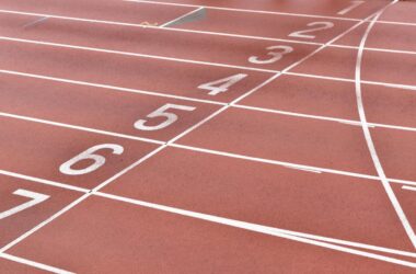 Atletická dráha připravená na běžecký závod