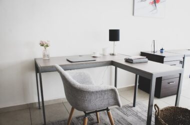 Ergonomicky zařízená domácí pracovna