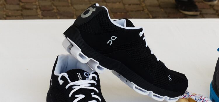 Sportovní běžecké boty Nike nebo Adidas na dráze