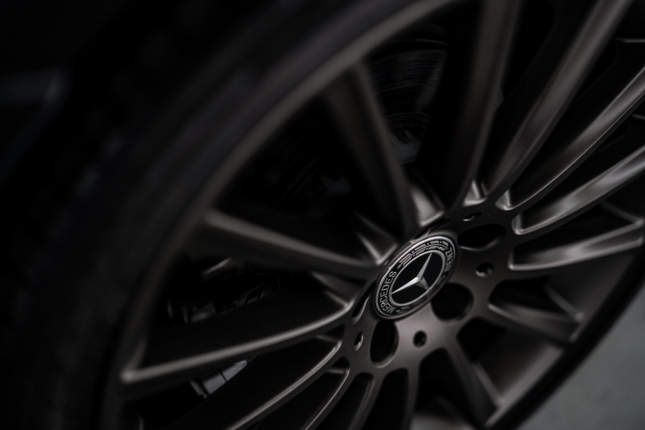 Zimní pneumatiky: Nokian vs. Michelin vs. Continental — test 2026