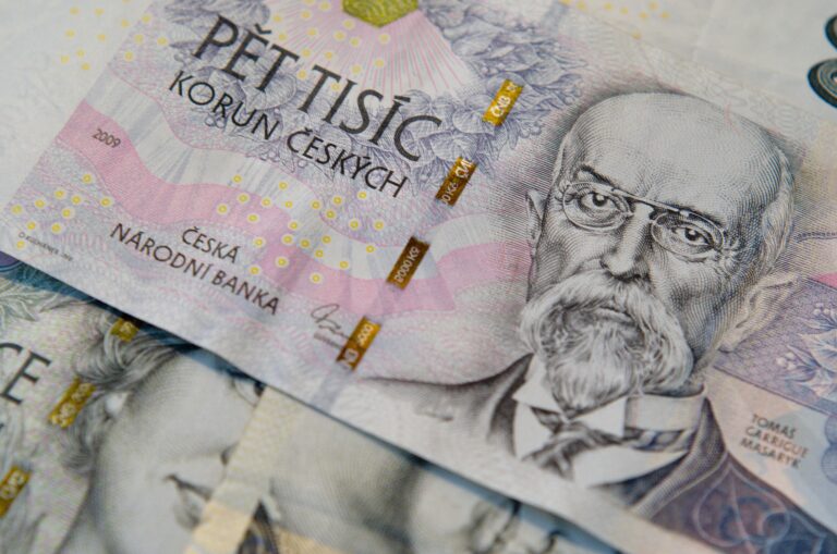 Dovolená mimo eurozónu na podzim: kdy a jak nejlíp směnit peníze